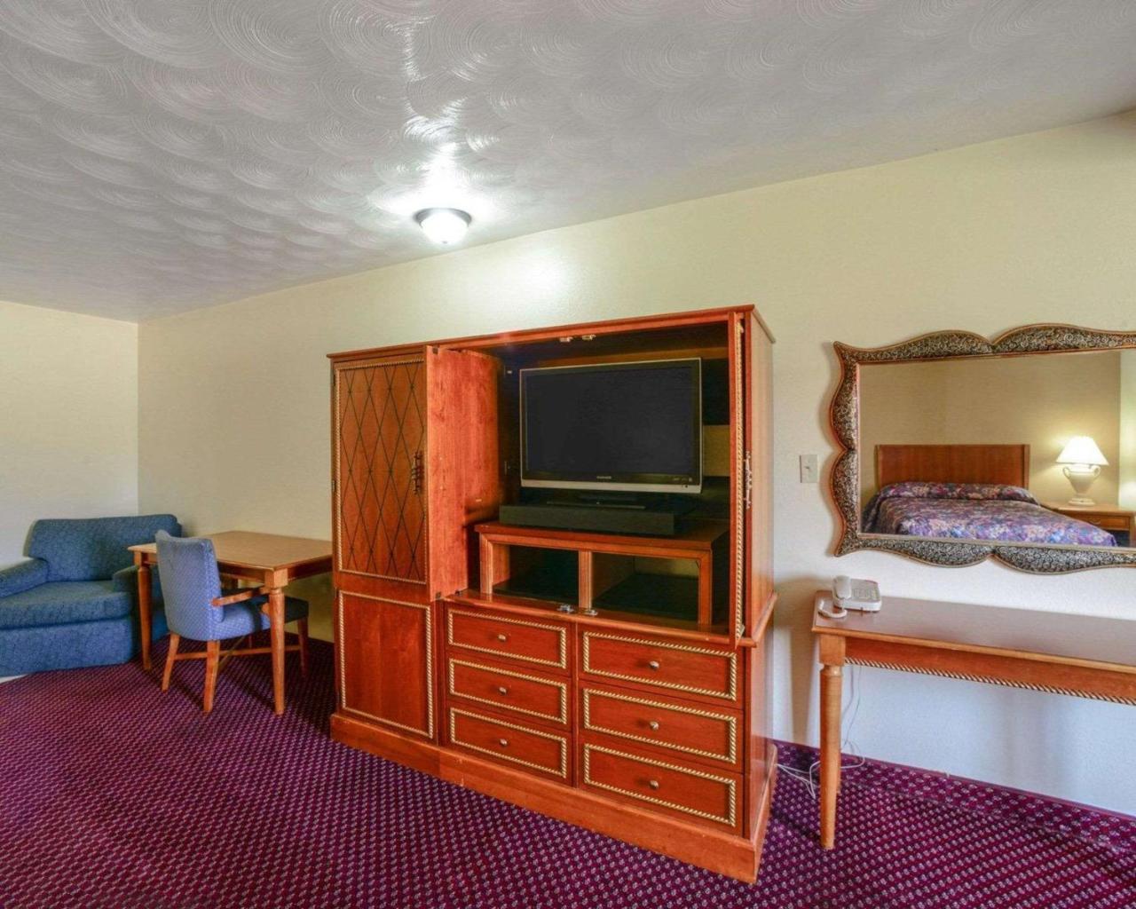 Econo Lodge Inn & Suites Carbondale Zewnętrze zdjęcie